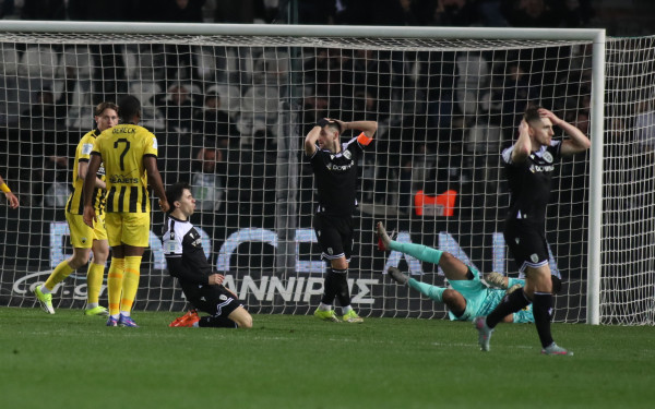 ΠΑΟΚ - ΑΕΚ 0-0: Οι διαφορές θα λυθούν στα πλέι οφ