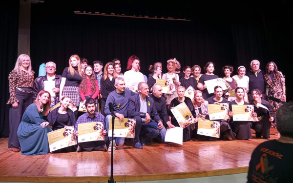 Δήμος Ωραιοκάστρου: Γεμάτη αίθουσα με αφορμή την παράσταση «Μάνα εσύ μοναδική» για καλό σκοπό