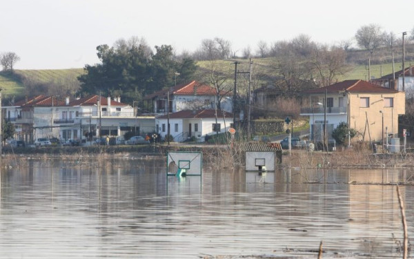 Διδυμότειχο: Άγγιξε τα 6.50 μέτρα η στάθμη του νερού στο Πύθιο - Συστάσεις να αποφεύγονται πλημμυρισμένες περιοχές