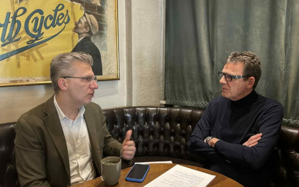 Πρωινός καφές με τον υπουργό Επικρατείας Άκη Σκέρτσο (βίντεο)