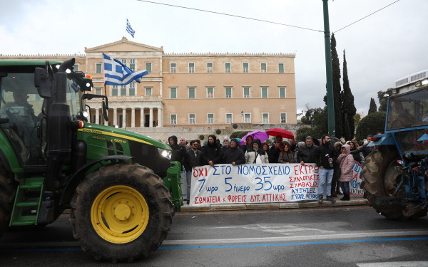 Αγροτικές κινητοποιήσεις:  Στη Βουλή έφτασαν τα τρακτέρ – Έκλεισε το Σύνταγμα για το συλλαλητήριο