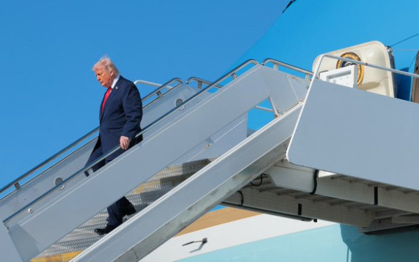 ΗΠΑ: Σε «Διεθνές Αεροδρόμιο Ντόναλντ Τραμπ» μετονομάζεται το αεροδρόμιο του Παλμ Μπιτς στη Φλόριντα