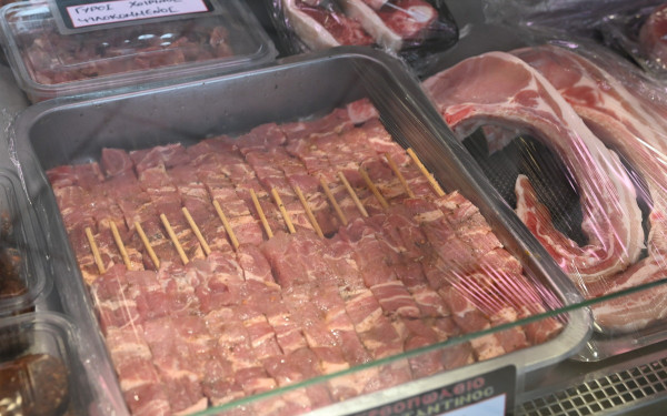 Θεσσαλονίκη - Τσικνοπέμπτη: Σταθερές τιμές, επάρκεια κρεάτων αλλά με μειωμένες παραγγελίες
