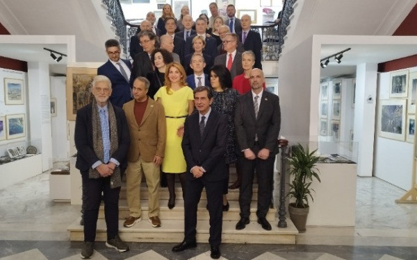 Θεσσαλονίκη: διπλωματία και πολιτισμός στο Διοικητήριο – Κοπή πίτας του Προξενικού Σώματος και έκθεση Κώστα Λούστα