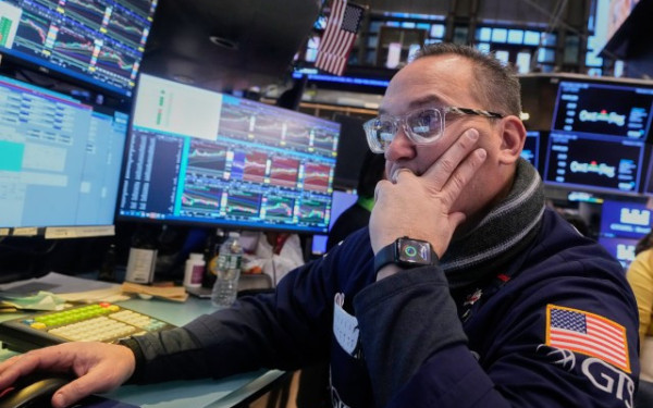 Ιστορική στιγμή στη Wall Street: Ο Dow Jones «έσπασε» το φράγμα των 50.000 μονάδων