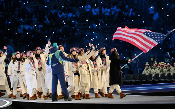 Χειμερινοί Ολυμπιακοί Αγώνες: Αθλητές και αθλήτριες των ΗΠΑ «σφυροκοπούν» τον Ντόναλντ Τραμπ (βίντεο)