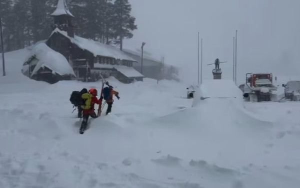 ΗΠΑ: Χιονοστιβάδα παρέσυρε 16 σκιέρ - 10 αγνοούνται (βίντεο)