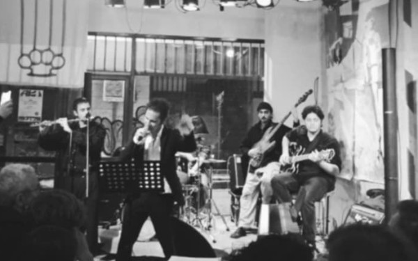 Θεσσαλονίκη: Ο Πέτρος Σατραζάνης και η Αόρατη Κομητεία στη Μικρή Σκηνή