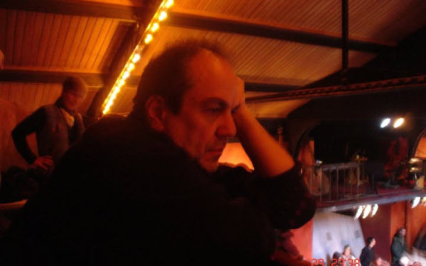 Πέθανε ο σκηνοθέτης Κώστας Νταλιάνης