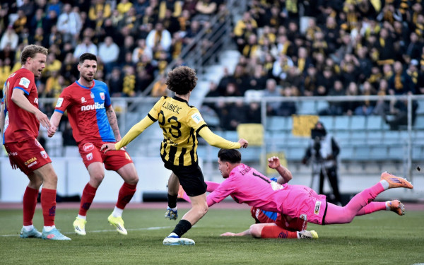 Super League: «Γκέλα» της ΑΕΚ που απέφυγε στο φινάλε την ήττα από τον Βόλο