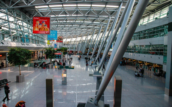 Σε κατάσταση... επαναπατρισμού οι Βρετανοί - Φεύγουν εσπευσμένα από το Άμπου Ντάμπι παρά τις επιπλοκές στις μεταφορές