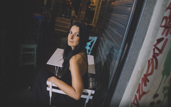 Χριστίνα Χατζηβασιλείου: Λαχταρώντας τις λέξεις πριν σωπάσουν