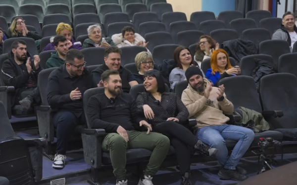 Θεσσαλονίκη: Γάμος προβλήθηκε σε αίθουσα κινηματογράφου - Η αντίδραση του ζευγαριού (βίντεο)