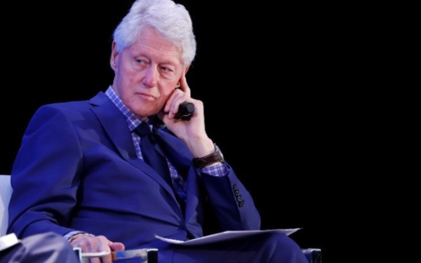 ΗΠΑ: Ο Μπιλ Κλίντον δηλώνει ότι δεν είχε καμία ιδέα για τα εγκλήματα που διέπραττε ο Τζέφρι Έπστιν