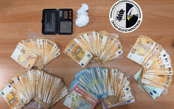 Θεσσαλονίκη: Κοκαΐνη και δεκάδες χιλιάδες ευρώ εντοπίστηκαν σε οικία