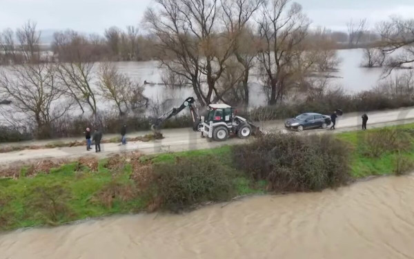 Έβρος: Πλημμύρισαν 100.000 στρέμματα - Έσπασαν αναχώματα σε Κορνοφωλιά και Μάνδρα