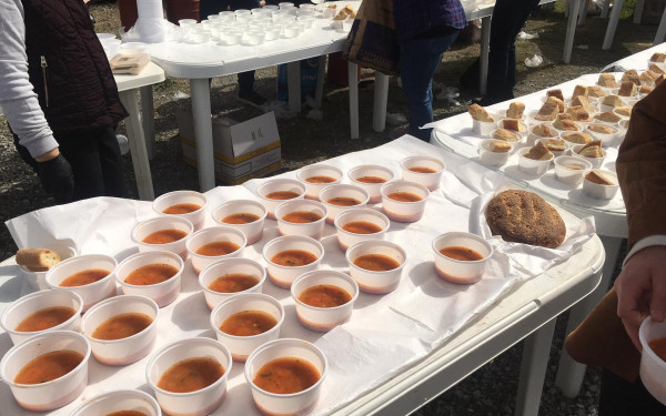 Καθαρά Δευτέρα στο Φράγμα της Θέρμης με γιγαντιαία κατσαρόλα και παραδοσιακό γλέντι