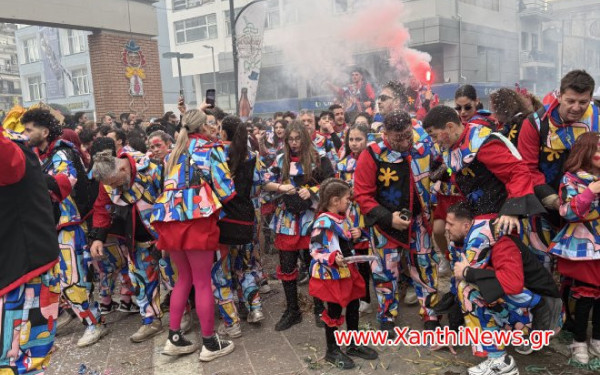 Ξάνθη: Χιλιάδες καρναβαλιστές στην παρέλαση - Δείτε βίντεο