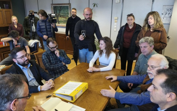 ΔΕΘ: Παραδόθηκαν οι 23.000 υπογραφές για το δημοψήφισμα - Στις 26 Απριλίου η διαδικασία