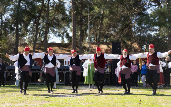 Κόσμος κατέκλυσε το «Καρατάσιου» και την Τραυματιούπολη για να γιορτάσει τα Κούλουμα