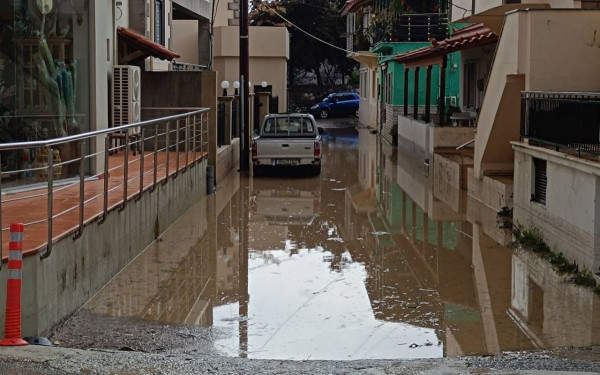 Λήμνος: Ακατάλληλο για πόση το νερό στη Μύρινα λόγω της κακοκαιρίας