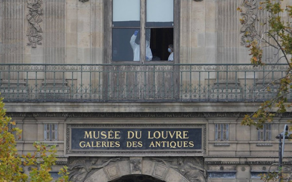 Τέλος εποχής για τη διευθύντρια του Λούβρου: Παραιτήθηκε η Λοράνς ντε Καρ