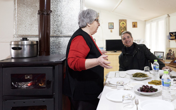 Δέλτα Έβρου: Το τραπέζι με ντολμαδάκια έκανε στον Μητσοτάκη ηλικιωμένο ζευγάρι