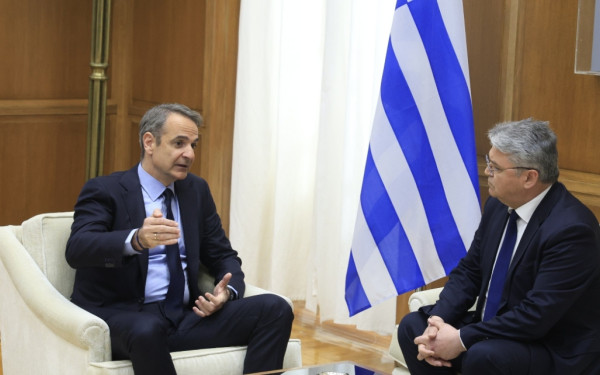 Ο Μητσοτάκης ενημέρωσε τον Νατσιό για τις εξελίξεις στη Μέση Ανατολή