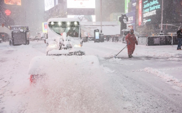 ΗΠΑ: Σφοδρή χιονοθύελλα σαρώνςι τη βορειοανατολικές πολιτείες - Νέα Υόρκη, Νιου Τζέρσεϊ και Μασαχουσέτη σε κατάσταση έκτακτης ανάγκης (βίντεο)