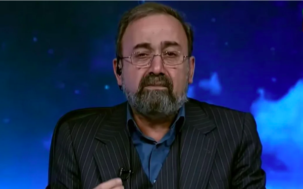 Ιράν: Παρουσιαστής στην κρατική τηλεόραση του Ιράν ανακοίνωσε τον θάνατο του Χαμενεϊ κλαίγοντας (βίντεο)