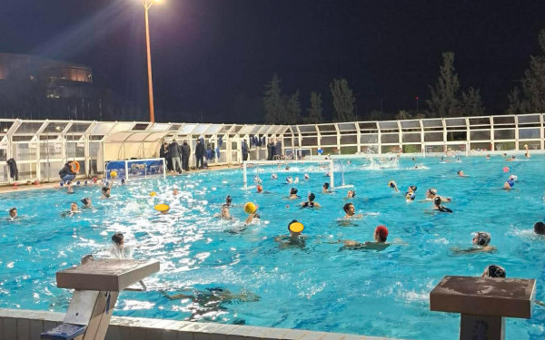 Υγρός στίβος: Σε τραγικές συνθήκες προπονούνται νεαροί πολίστες στο Ποσειδώνιο κολυμβητήριο της Θεσσαλονίκης