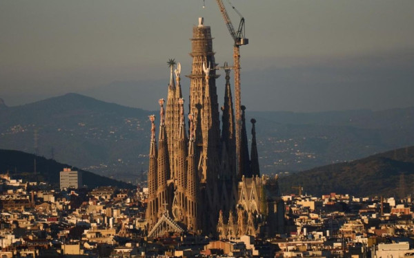Ολοκληρώθηκε ο κεντρικός πύργος της Σαγράδα Φαμίλια μετά από 144 χρόνια - Τα επόμενα βήματα μέχρι την πλήρη αποπεράτωση (βίντεο)