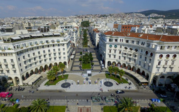 Θεσσαλονίκη: Πόλη των αντιφάσεων για τους τουρίστες - «Μαγεύουν» φαγητό, διασκέδαση, «παιδεύουν» οι υποδομές