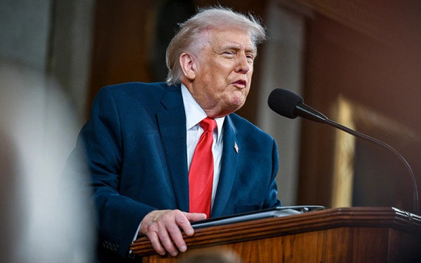 Σε σκάνδαλο μετατρέπεται η εμπλοκή Τραμπ στην υπόθεση Έπστιν - Το Υπουργείο Δικαιοσύνης απέκρυψε ντοκουμέντα