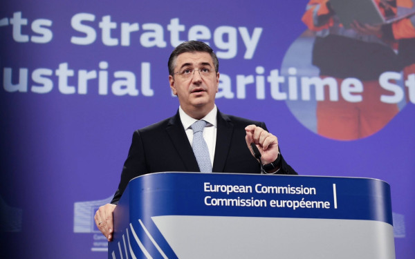 Απ. Τζιτζικώστας από Economist: «Συναγερμός» για τις μεταφορές λόγω Μέσης Ανατολής – 3.000 πλοία επηρεάζονται στα Στενά του Ορμούζ