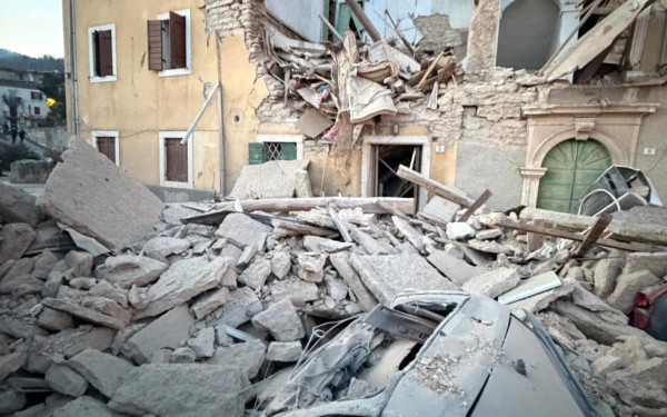 Τραγωδία στη Βερόνα: Ένας νεκρός από ισχυρή έκρηξη και κατάρρευση κτηρίου στο Νεγκράρ (βίντεο)