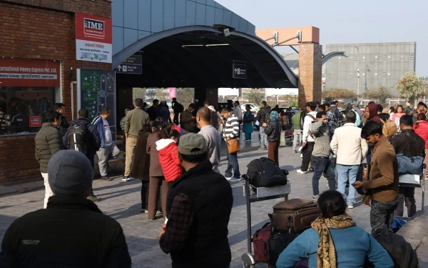 Αεροπορικό χάος στη Μέση Ανατολή: Ταλαιπωρία για εκατοντάδες χιλιάδες επιβάτες, ακυρώσεις πτήσεων και κλειστοί εναέριοι χώροι