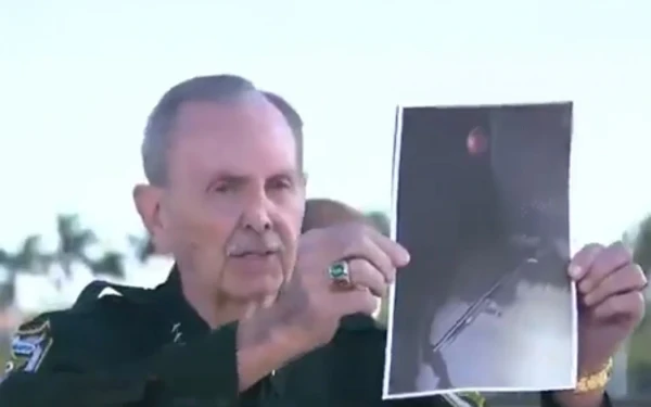 Εφοδιασμένος «με τουφέκι και μπιτόνι βενζίνης» ο 20χρονος που πήγε να μπει στην έπαυλη του Τραμπ