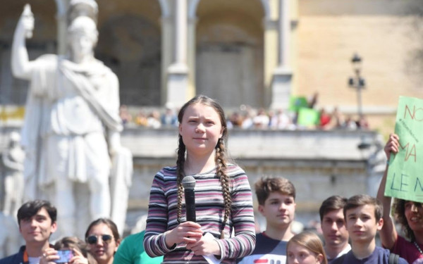 Λονδίνο: Συνελήφθη η Γκρέτα Τούνμπεργκ σε διαδήλωση για το κλίμα