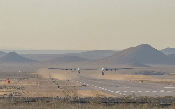 "Άνοιξε φτερά" το μεγαλύτερο αεροπλάνο στον κόσμο