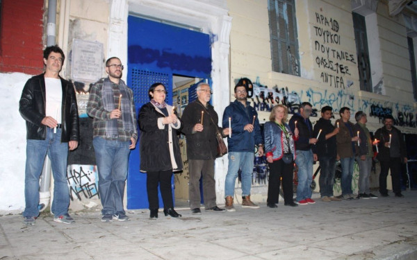 Συμβολική διαμαρτυρία της "Οικολογίας-Αλληλεγγύης" έξω από το σπίτι του Μ. Αναγνωστάκη