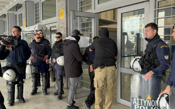 Θεσσαλονίκη: Στην εισαγγελέα ο 23χρονος για τη δολοφονία του 20χρονου στην Καλαμαριά (βίντεο & φωτ.)