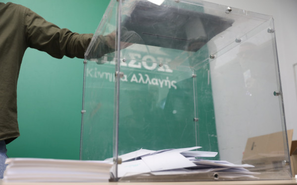 ΠΑΣΟΚ-ΚΙΝΑΛ: Οι συσχετισμοί του Συνεδρίου, οι δυναμικές και οι... κόντρες των εσωκομματικών «στρατοπέδων»