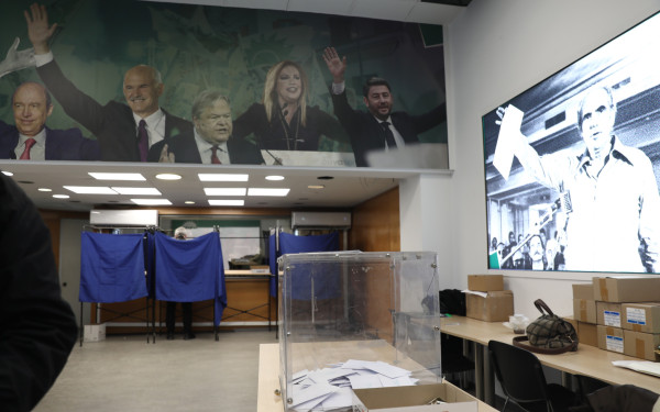 Σε εξέλιξη οι εκλογές συνέδρων στο ΠΑΣΟΚ- ΚΙΝΑΛ- Ποιοι και που ψηφίζουν