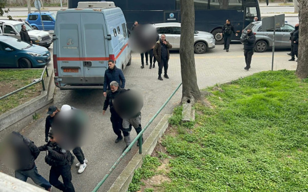 Θεσσαλονίκη: Στο αυτόφωρο σήμερα οι οχτώ συλληφθέντες για το επεισόδιο κατά δημοσιογράφων στο γήπεδο της Τούμπας
