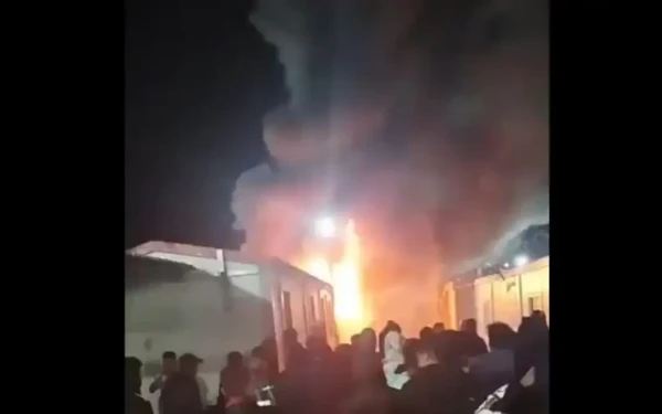 Φωτιά σε κοντέινερ στο κέντρο κράτησης μεταναστών στην Αμυγδαλέζα