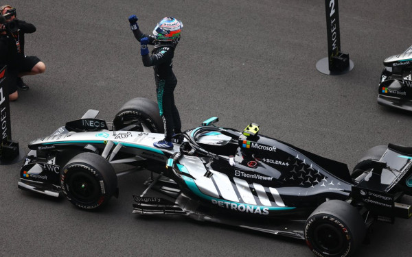 Φόρμουλα 1: Ο Κίμι Αντονέλι θριάμβευσε στην Σανγκάη (βίντεο)