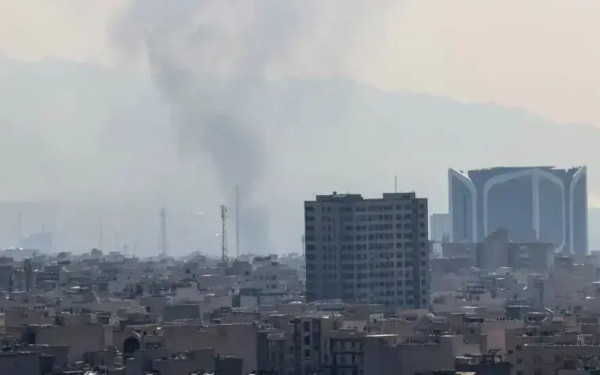 Ιράν: Πυραυλική επίθεση σε αμερικανική βάση στο Μπαχρέιν - Φωτιά και εκρήξεις στη Μανάμα