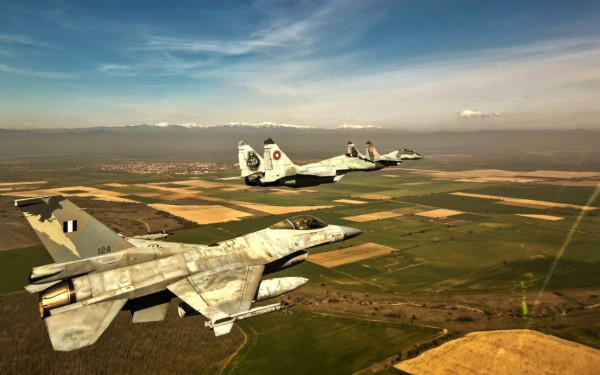 Ελλάδα και Βουλγαρία «κλείδωσαν» τους αιθέρες: Κοινή αεροπορική άσκηση με F-16 και MiG-29