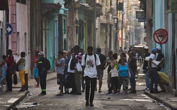 Κούβα: Ολικό blackout στο νησί – Κατέρρευσε το ηλεκτρικό δίκτυο, χωρίς ρεύμα 10 εκατομμύρια άνθρωποι